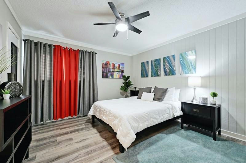 711 Eberhart Ln #213 — exterior