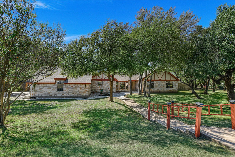 3100 Live Oak St — exterior