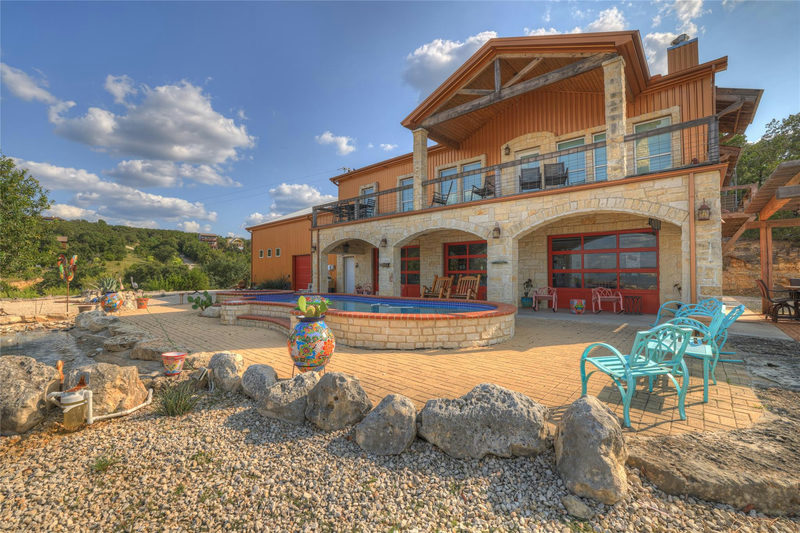 2611 WESTVIEW DR — exterior