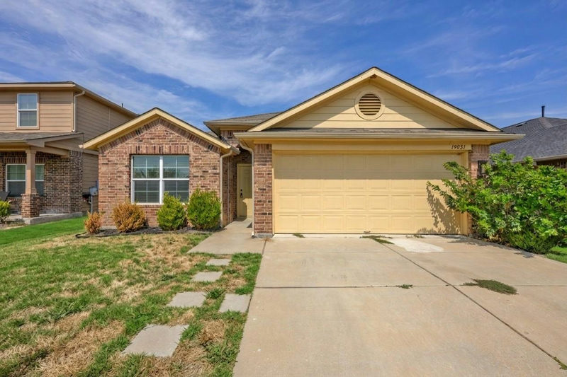 19021 Great Falls Dr — exterior