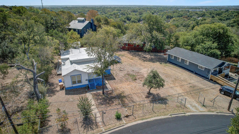 1115 Mansell Ave — exterior
