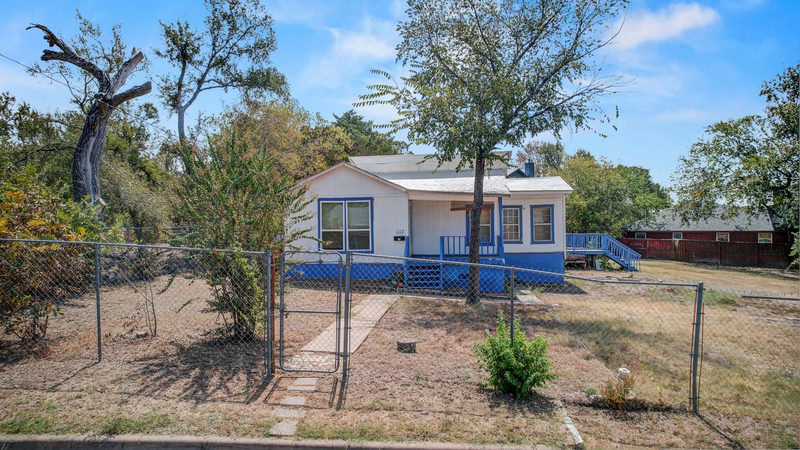 1117 Mansell Ave — exterior
