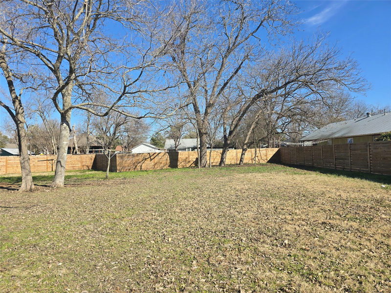 305 Lexington Rd — exterior