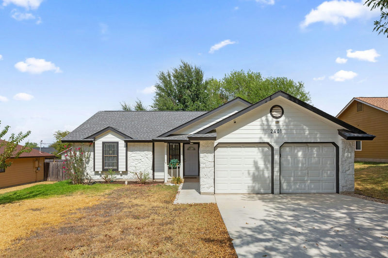 2401 Lasso Dr — exterior