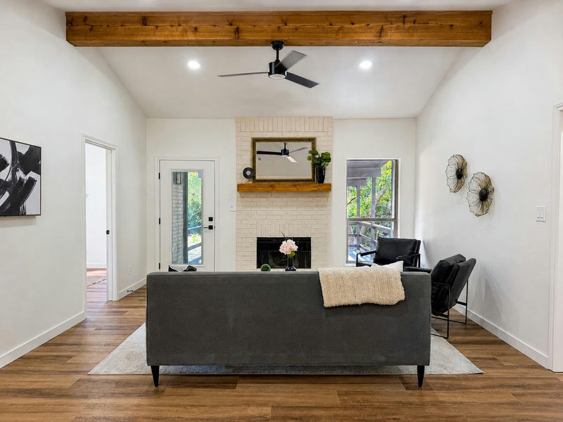 1605 Century Oaks Dr — exterior
