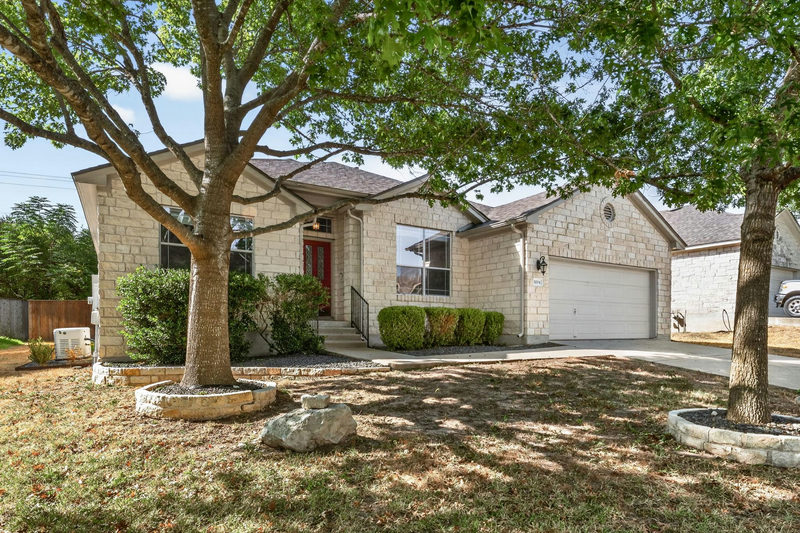1004 Applerock — exterior