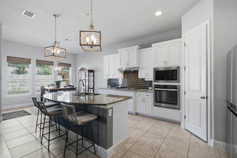324 Stoney Point Rd — exterior