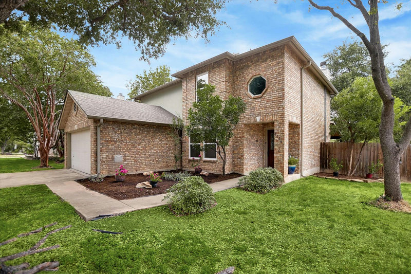 2116 Milan Dr — exterior