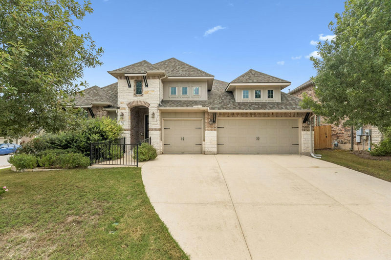 240 Frio Ln — exterior