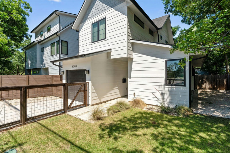 5200 Grover Ave — exterior