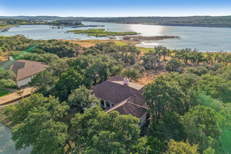 21513 Lakefront Dr — exterior
