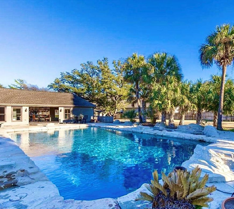 311 Oleander Dr — exterior