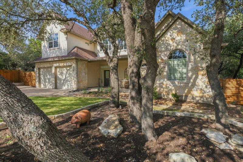 811 Presa Arriba Rd — exterior