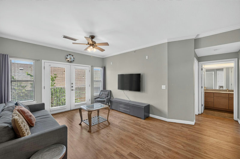 2502 Leon St #304 — exterior