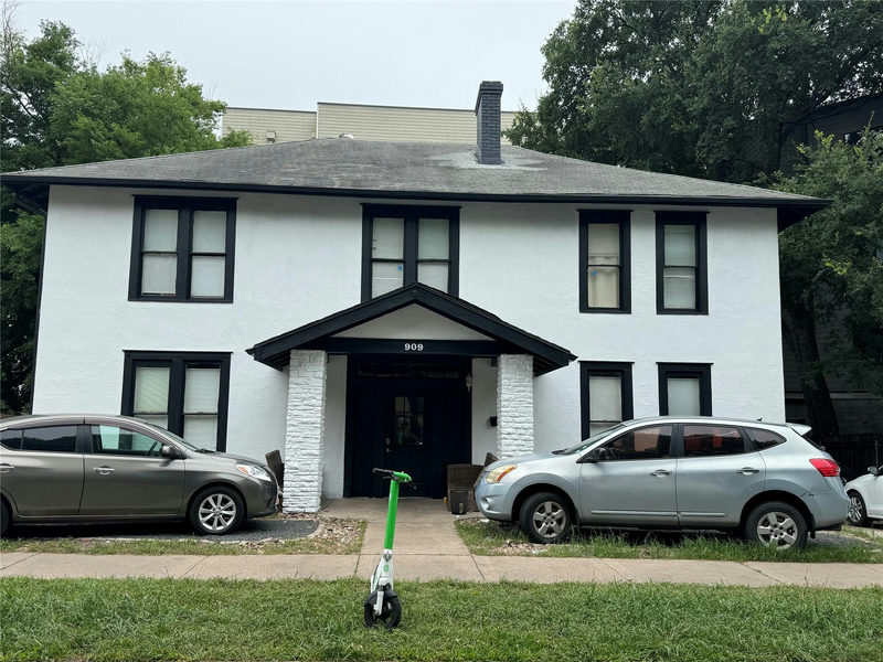 909 W 22nd St — exterior