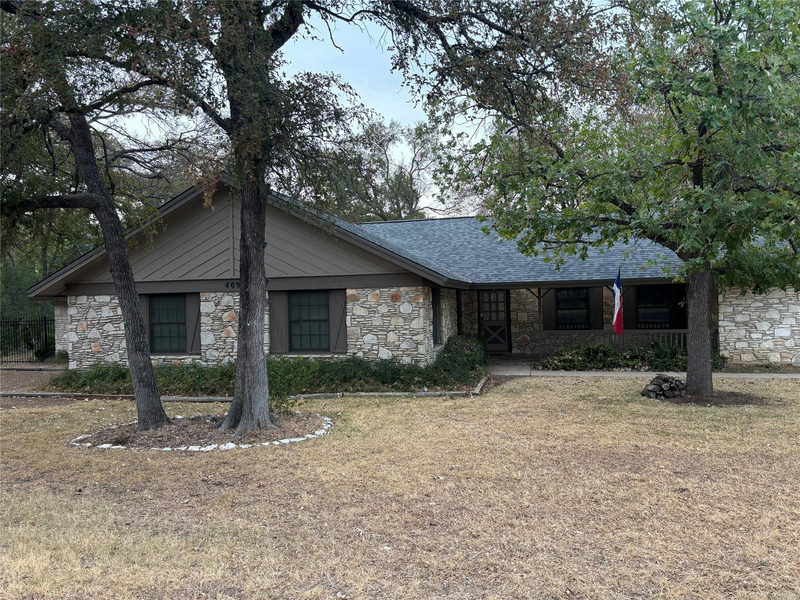 409 Sinuso Dr — exterior