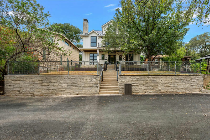 714 Upson St — exterior