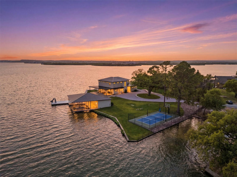 421 Hillview Dr — exterior