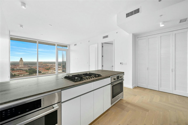 313 W 17th St #2402 — exterior
