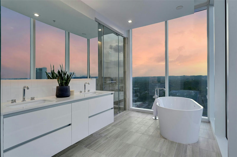 313 W 17th St #2204 — exterior
