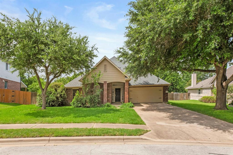 406 Bellaire Oaks Dr — exterior