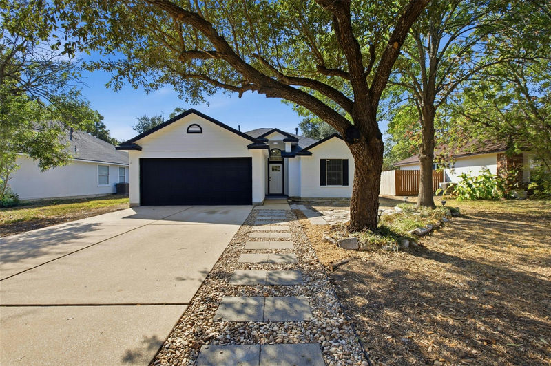 812 HONEYSUCKLE Dr — exterior