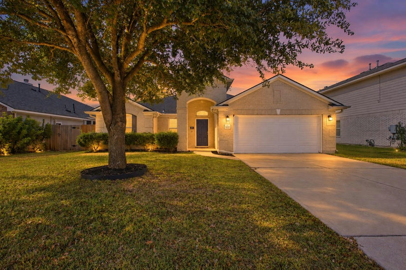 1207 Utopia Ln — exterior