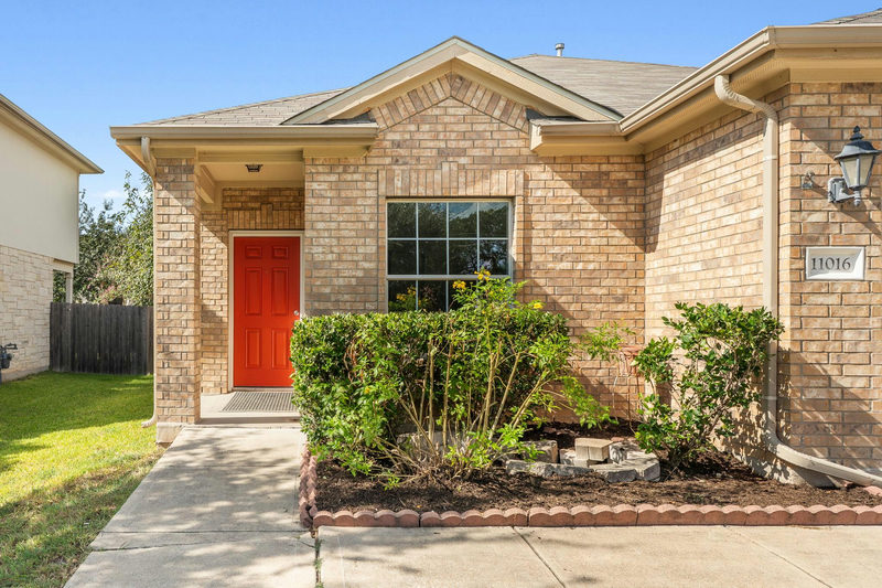 11016 Liberty Farms Dr — exterior