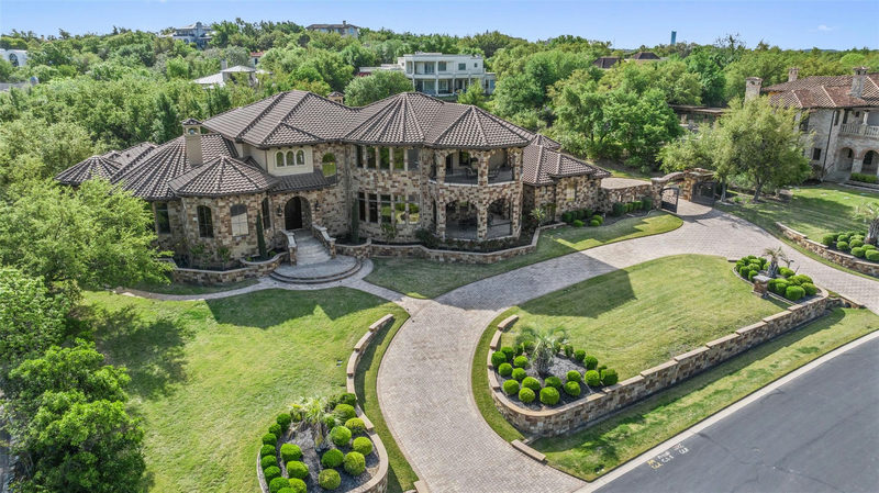 210 Costa Bella Dr — exterior