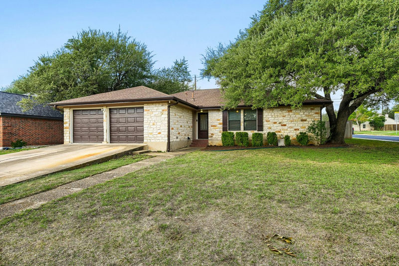 201 Woodstone Dr — exterior