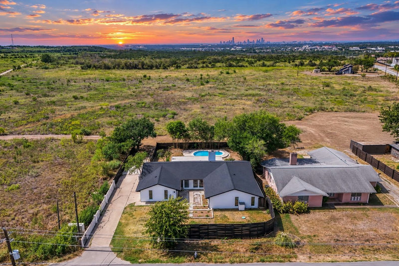 6209 Daffan Ln — exterior