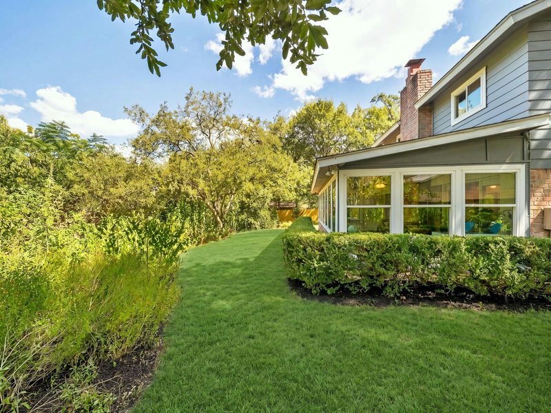 2406 Lancaster Dr