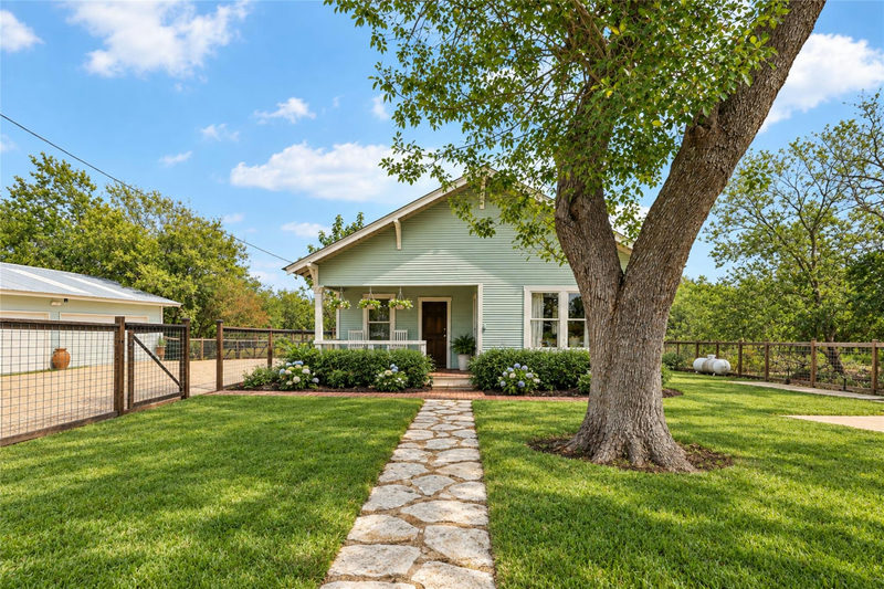 372 Old Lockhart Rd — exterior