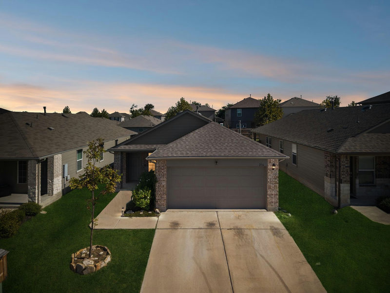 216 Dorchester Dr — exterior
