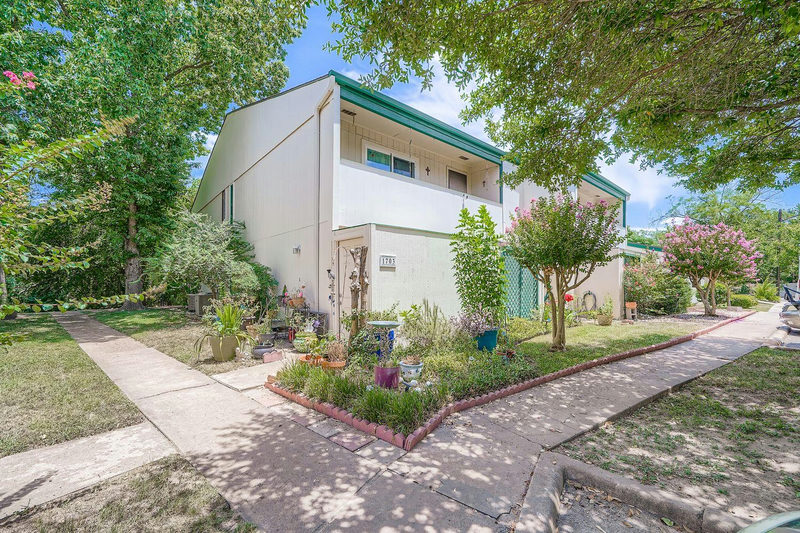 6718 Silvermine Dr #1704 — exterior