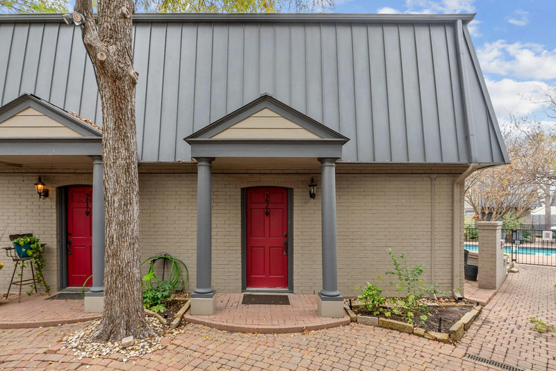 2500 Steck Ave #22 — exterior