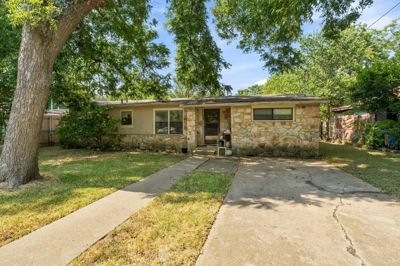 309 Brentwood St — exterior