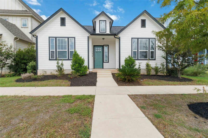 162 Adelton Blvd — exterior