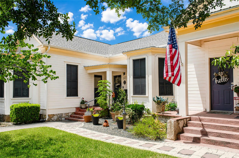 208 S Blair St — exterior