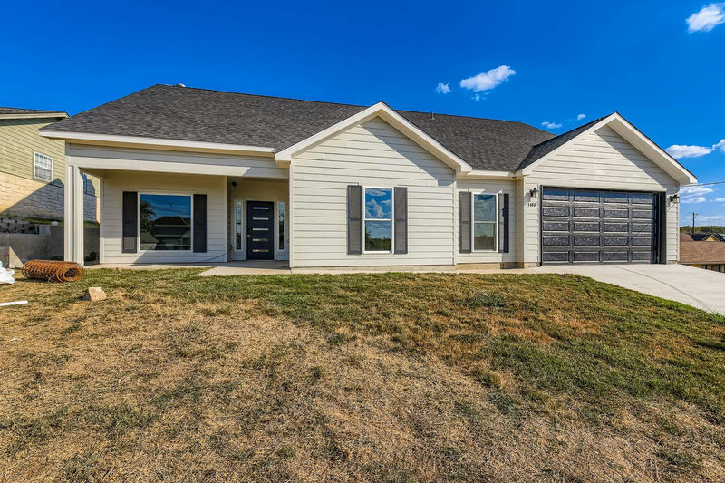 1403 Sunset Dr — exterior