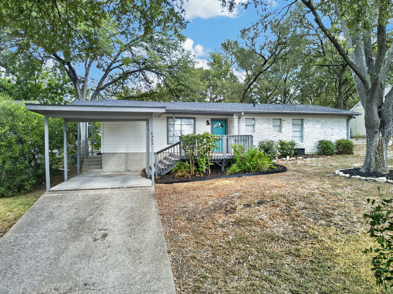 2703 Princeton Dr — exterior