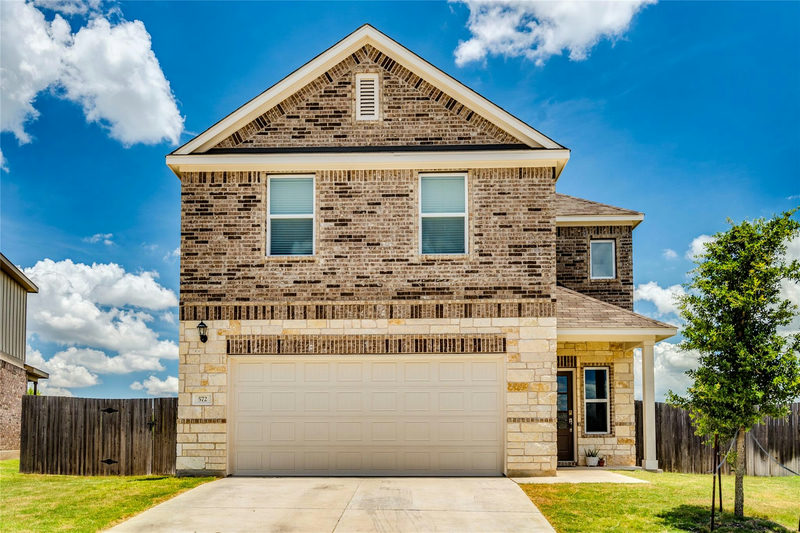 572 Pepperbark Loop — exterior