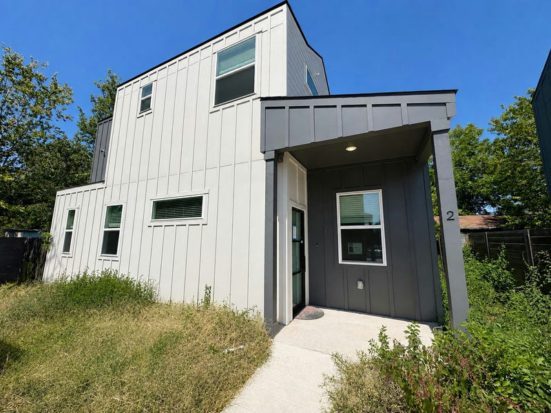 1106 Begonia Ter #2 — exterior