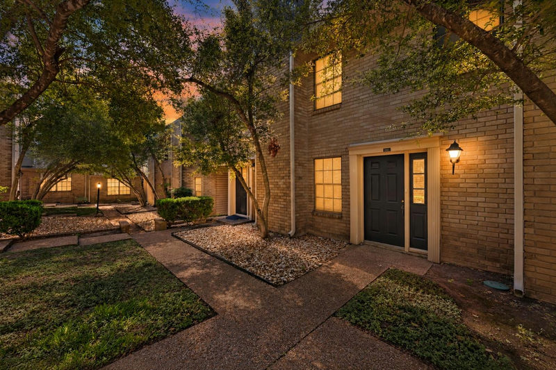 8400 Jamestown Dr #426 — exterior