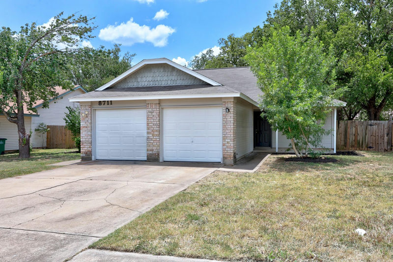8711 Pineridge Dr — exterior