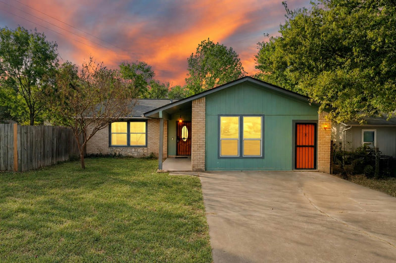 2523 E Stassney Ln — exterior