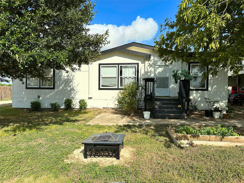 2130 Mathias Ln — exterior