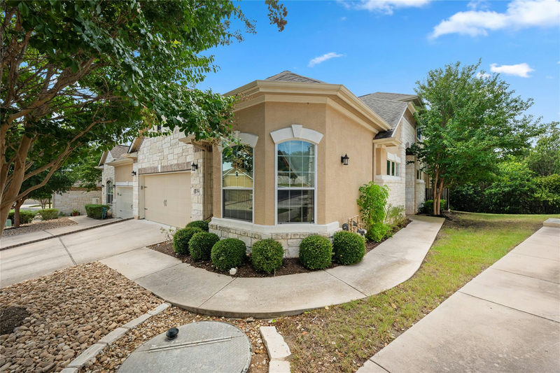 214 Darwins Way — exterior