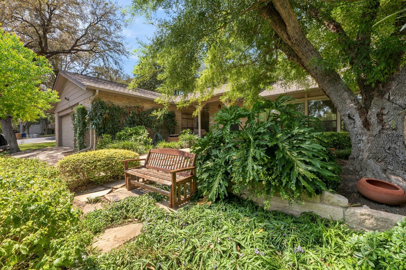 1904 Stoneridge Rd — exterior