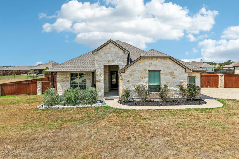 285 Chisholm Trl — exterior